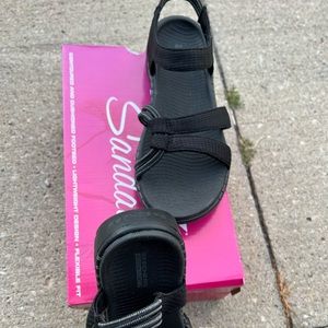 Skechers brand new in box Sandels.